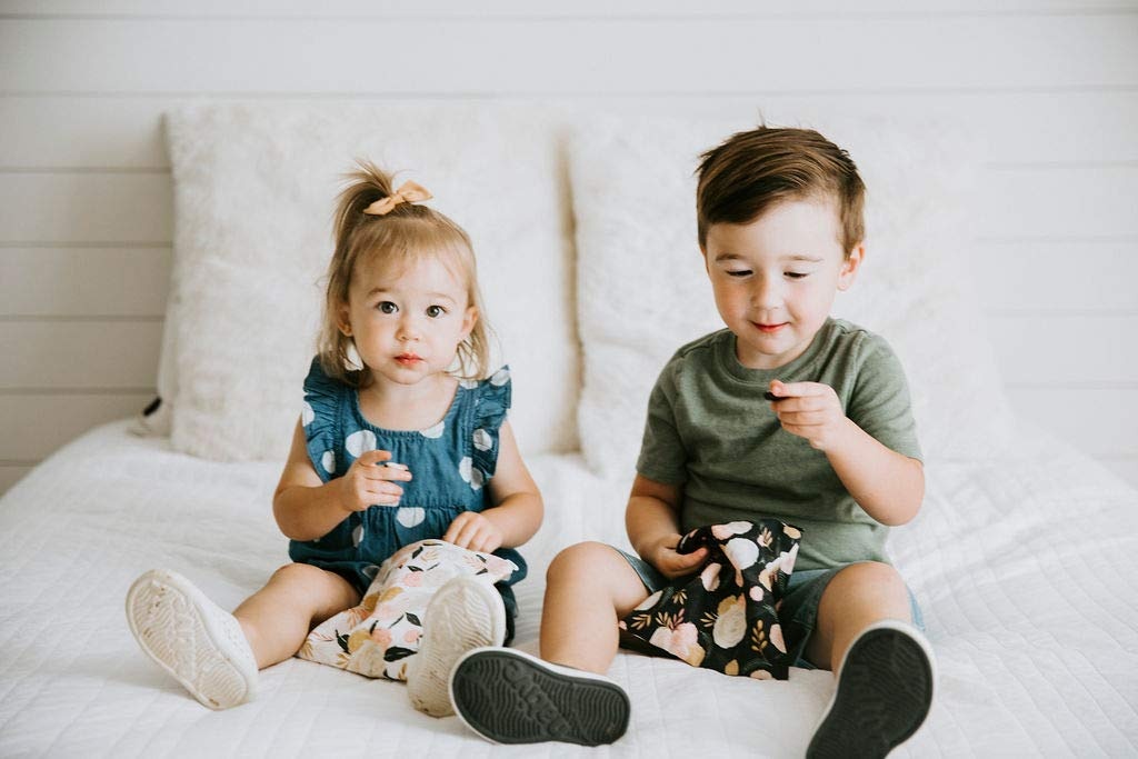 image:imageChelsea Cole For Itzy Ritzy Reusable Snack Bag 7 x 7 BPAFree Snack Bag is Food Safe Washable amp Ideal For Storing Snacks Pacifiers amp Electronics in a Diaper Bag Purse or Luggage Black Floral